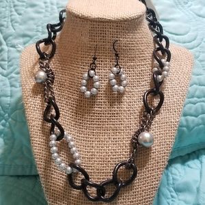 ELM Black Chains and Pearl's Necklace and Earrings